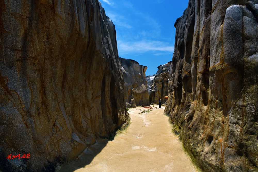 漳浦六鳌海滩上的风景,漳浦六鳌龙美湾抽象画廊
