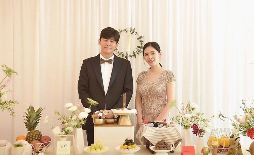 秋瓷炫和于晓光唐装,秋瓷炫于晓光儿子周岁宴婚礼