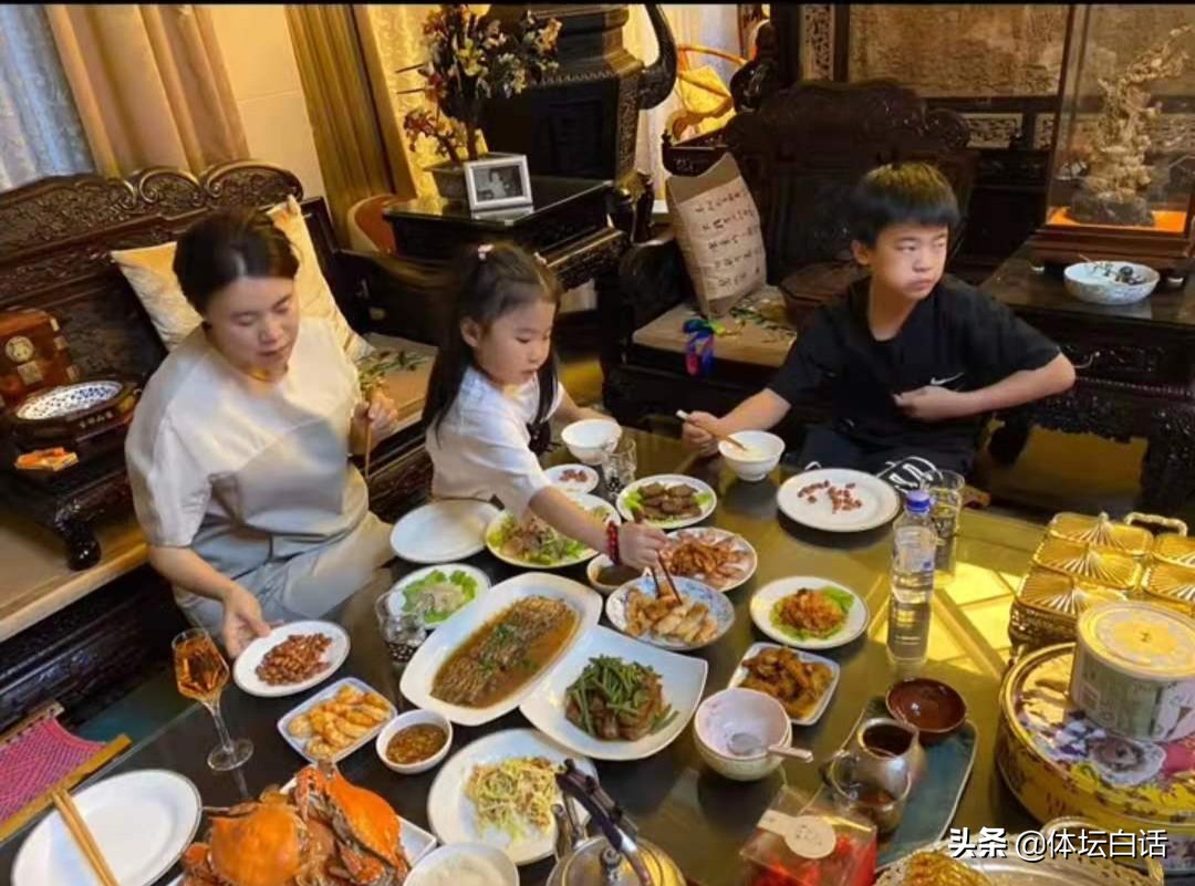 大运会女排教练杨昊的丈夫是谁,女排杨昊婚姻状况