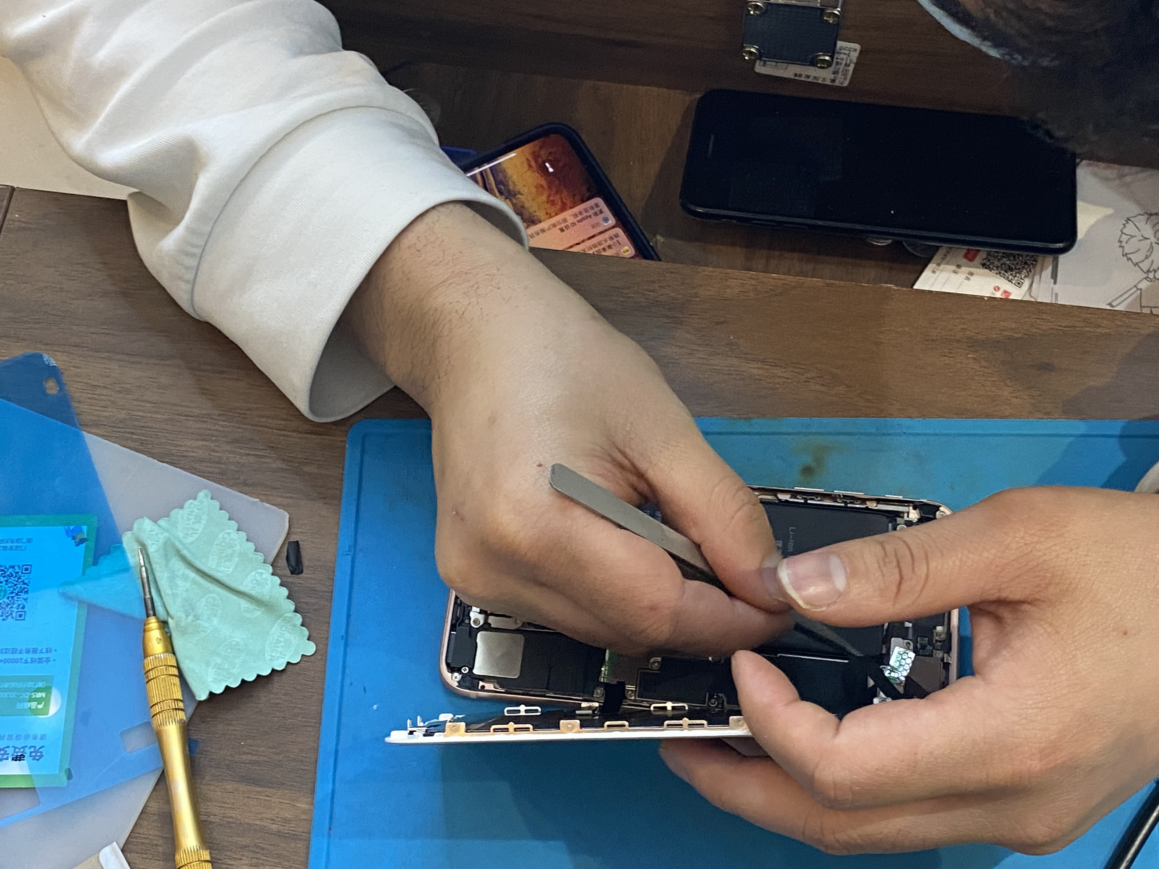 iphone8p更换官方电池,苹果8p更换第三方电池会怎么样