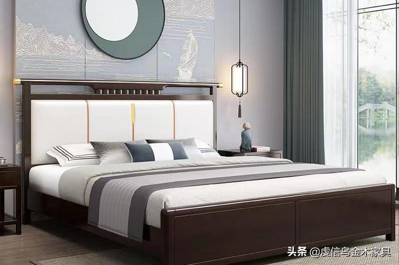 男子网上买床没按时到货,男子买沉香木床