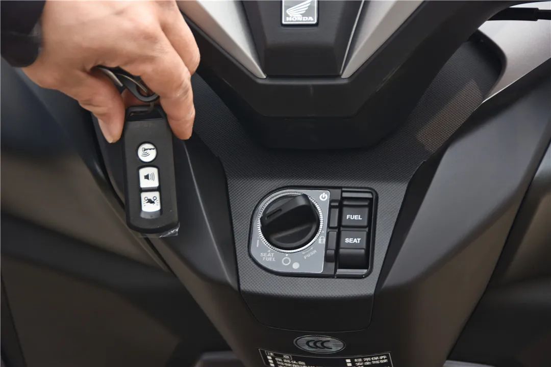 本田踏板车nss300和nss350,本田nss350和光阳s350哪个好