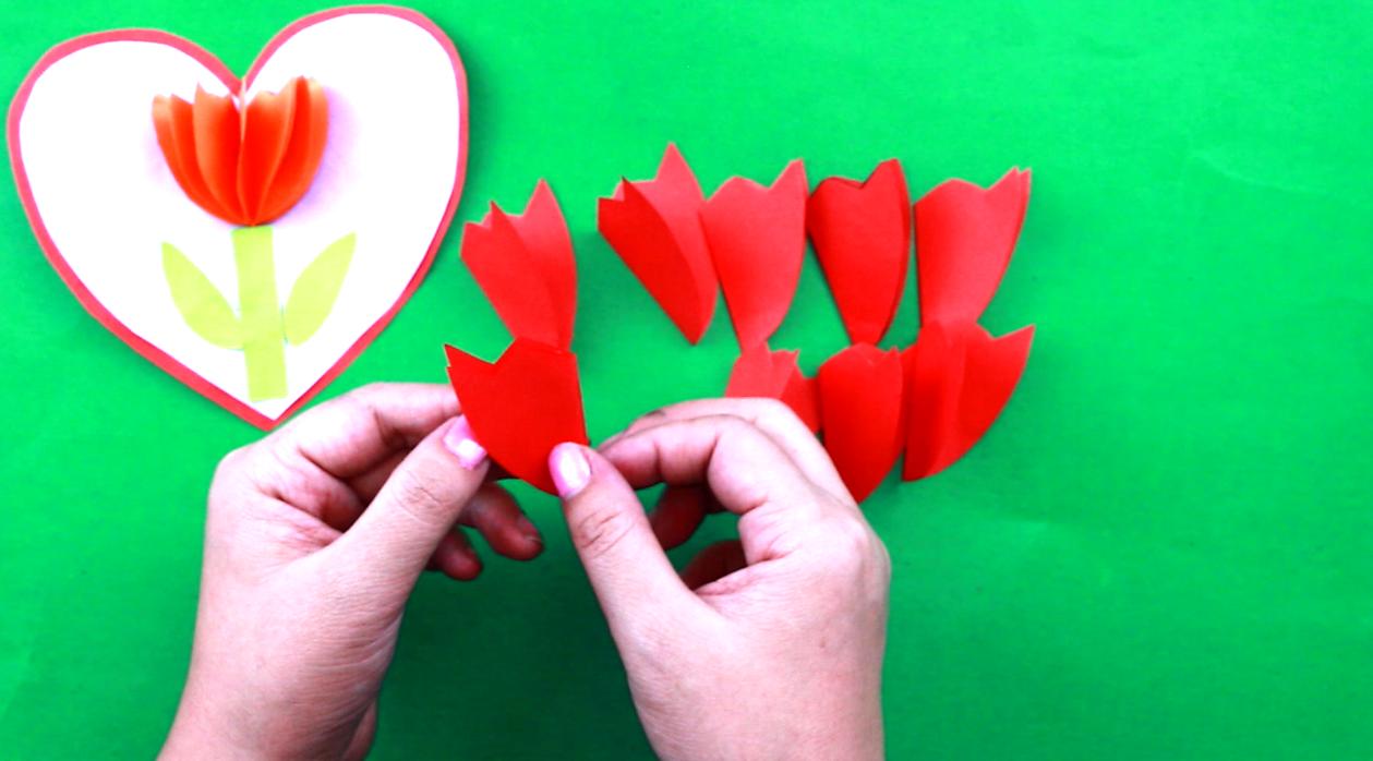 38女王节幼儿手工贺卡,亲子手工三八妇女节折叠花朵贺卡