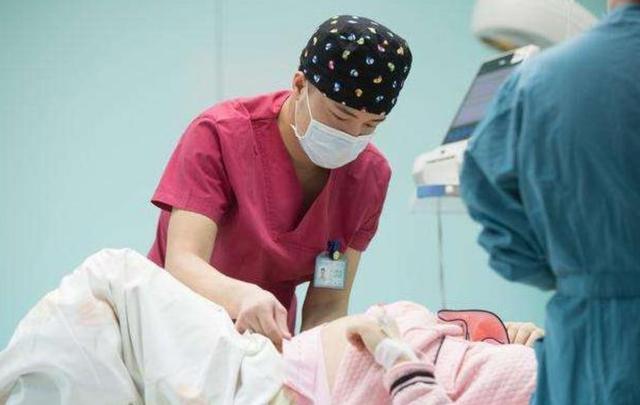 为什么妇产科都是男医生检查,医院妇产科为什么要男医生