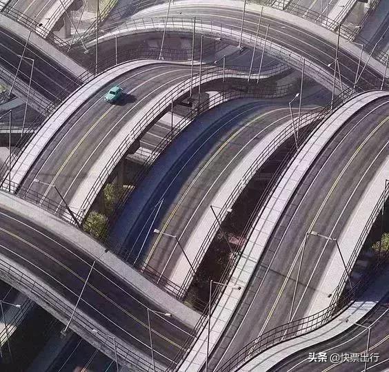 这是一条神奇的“天路”，难得一见，绝对震撼你的双眼