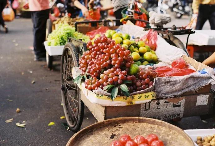 地摊经济实体店怎么经营,地摊时代来了吗