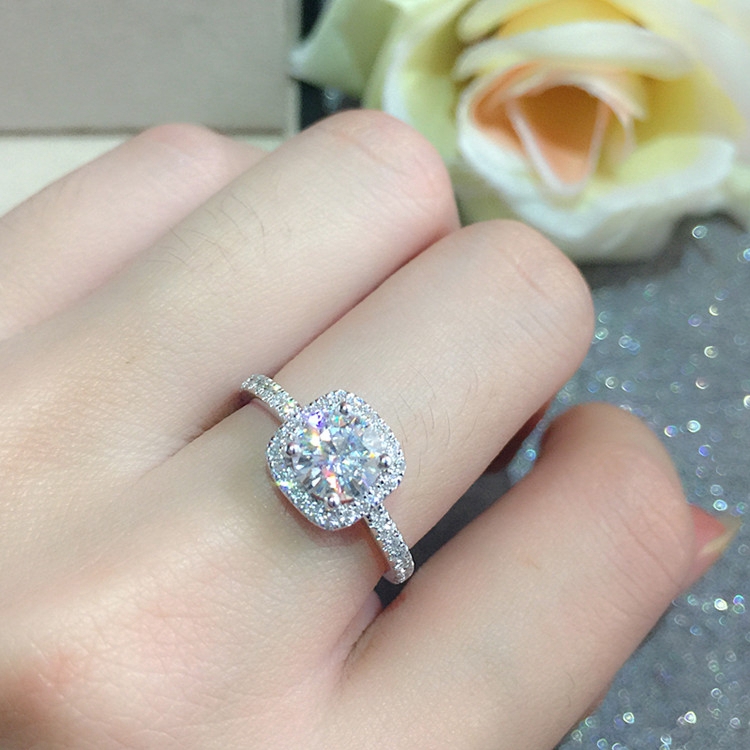 钻戒的戒托是白金的好还是18k的好,钻戒戒托是18k的好还是铂金的好