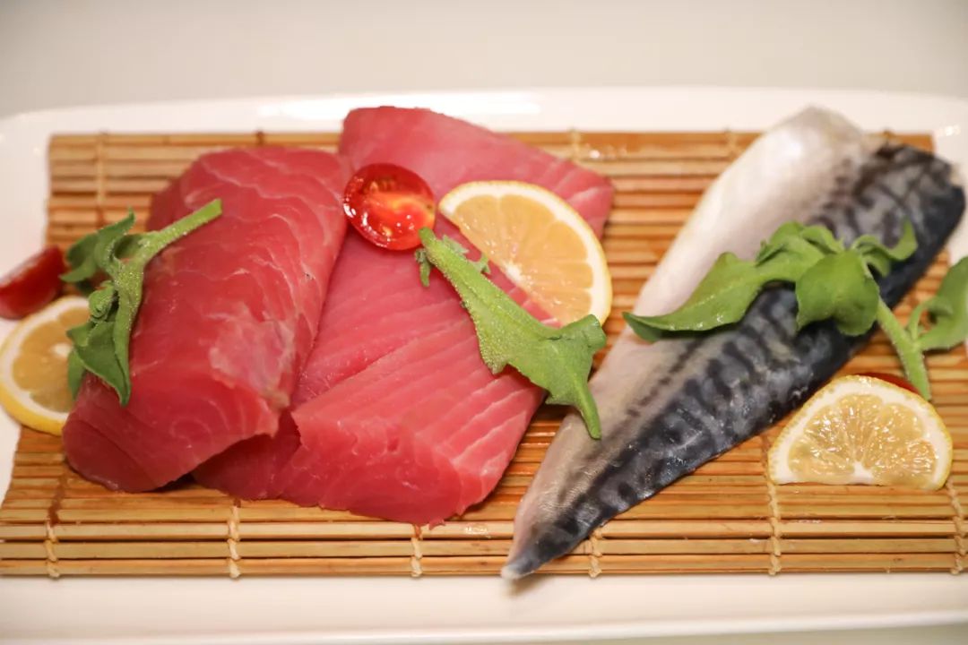 玄武湖畔这家星级自助吃到扶墙出！派送大闸蟹！海鲜小火锅畅刷