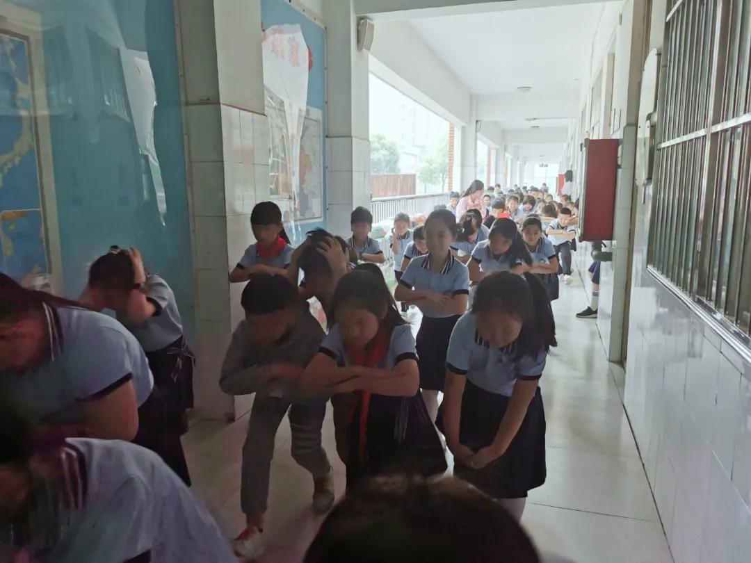 防震减灾宣传小学,防灾减灾地震来了怎么办
