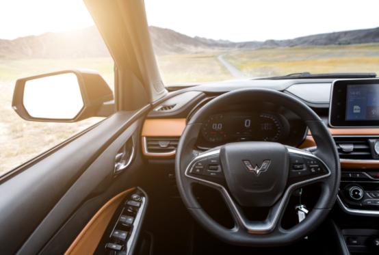 五菱宏光s3和长安欧尚cx70哪个好,五菱宏光s3新款2022款自动挡7座