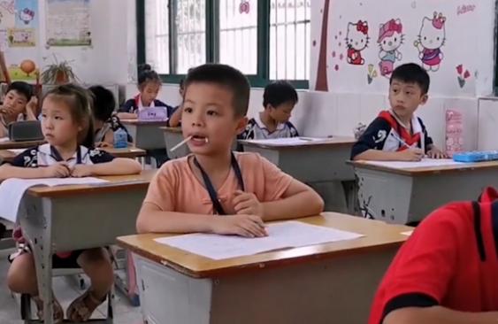 考试时学生的样子怎么画,学生考试时的样子