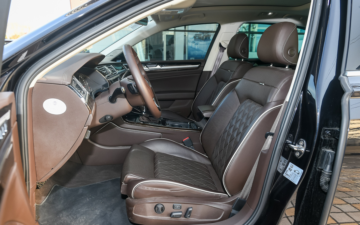 辉腾降价5万是真的吗,大众小辉腾高配