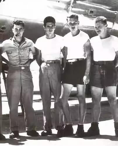 男士t恤怎么穿更有层次,男士t恤怎么穿显得成熟