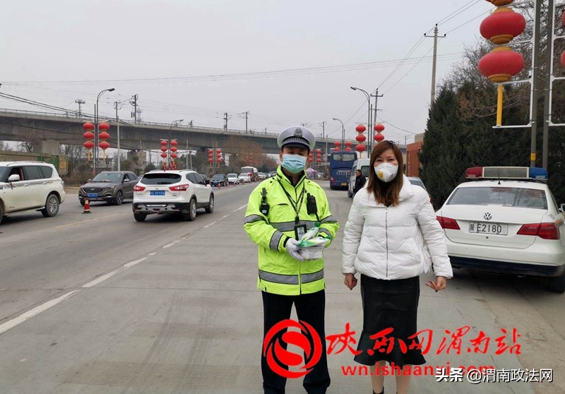 心系疫区暖心捐赠的最美女经理兰娜娜（组图）