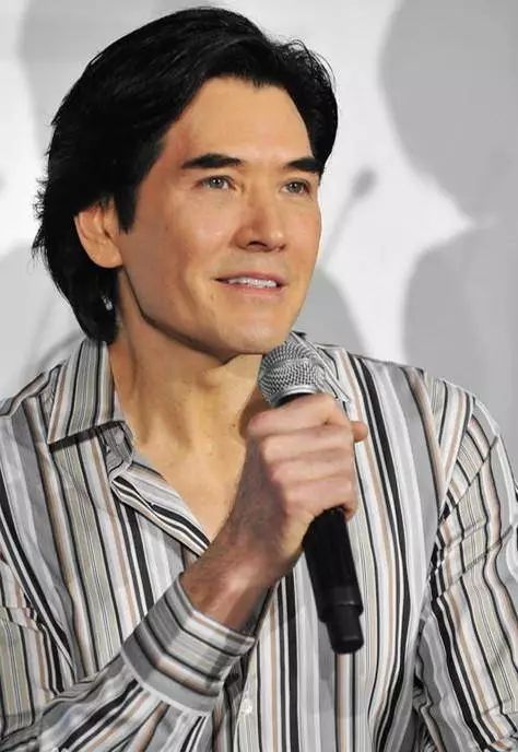 57岁费翔和母亲照片图文,费翔梦里的照片