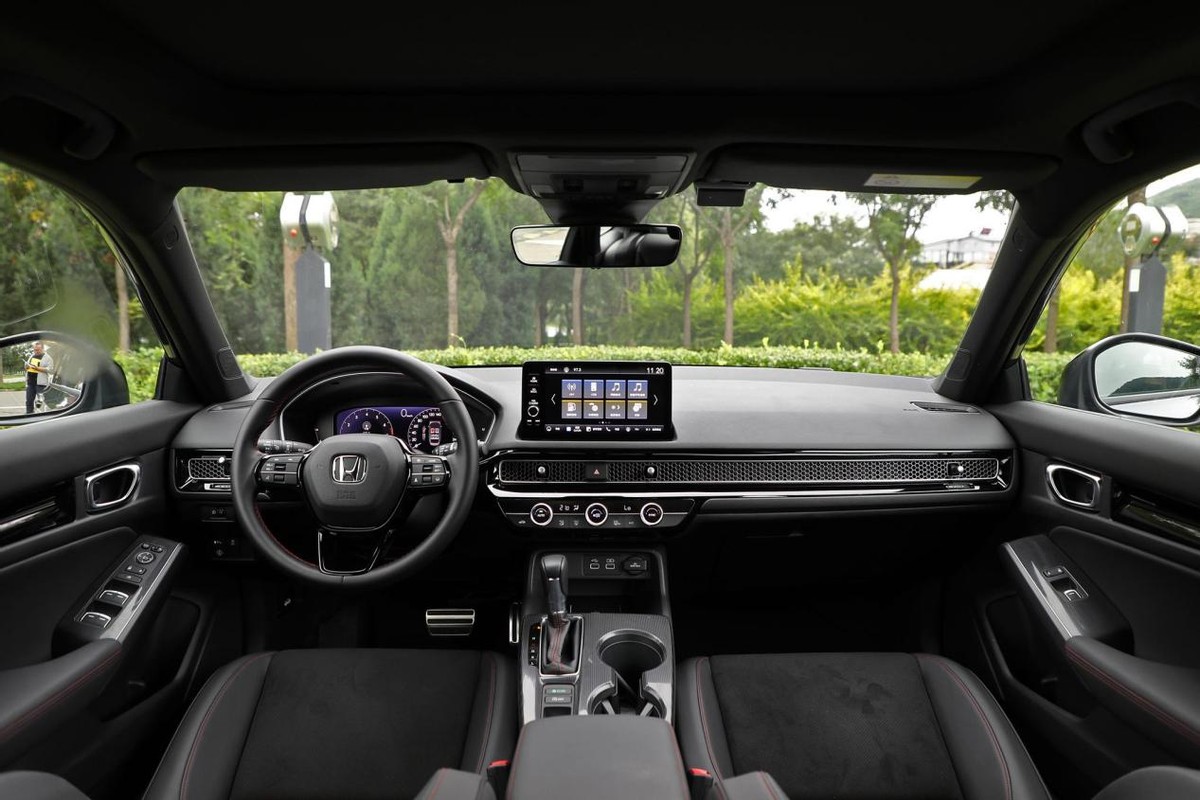 全新思域实车曝光网友小号雅阁,十一代思域和低配雅阁怎么选