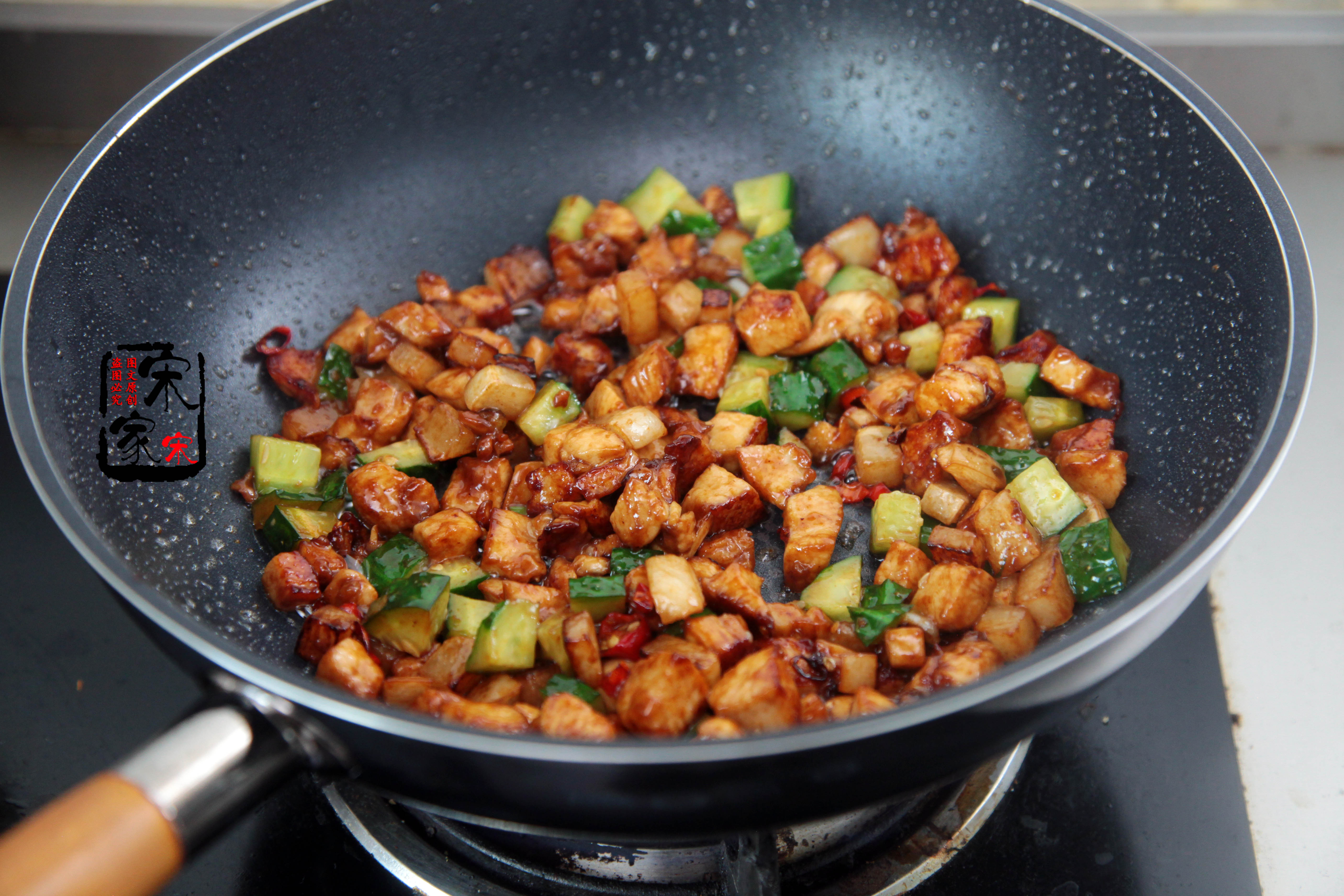 宫爆鸡丁怎么腌鸡肉丁比较嫩,川香鸡丁咋腌制鸡肉