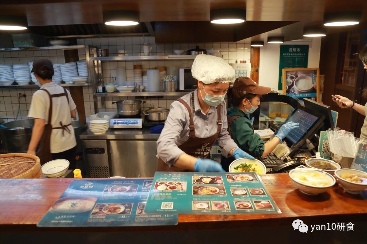 昆明滇池美食推荐菌火锅,滇池边菌子火锅