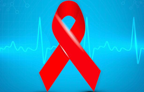 口腔2个病损，身上1炎1疹，可能是艾滋病来“敲门”，要当心