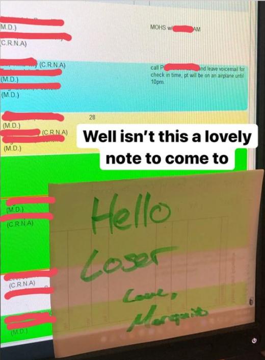 lisa和rosie秀恩爱,lisa与rosa在直播间接吻