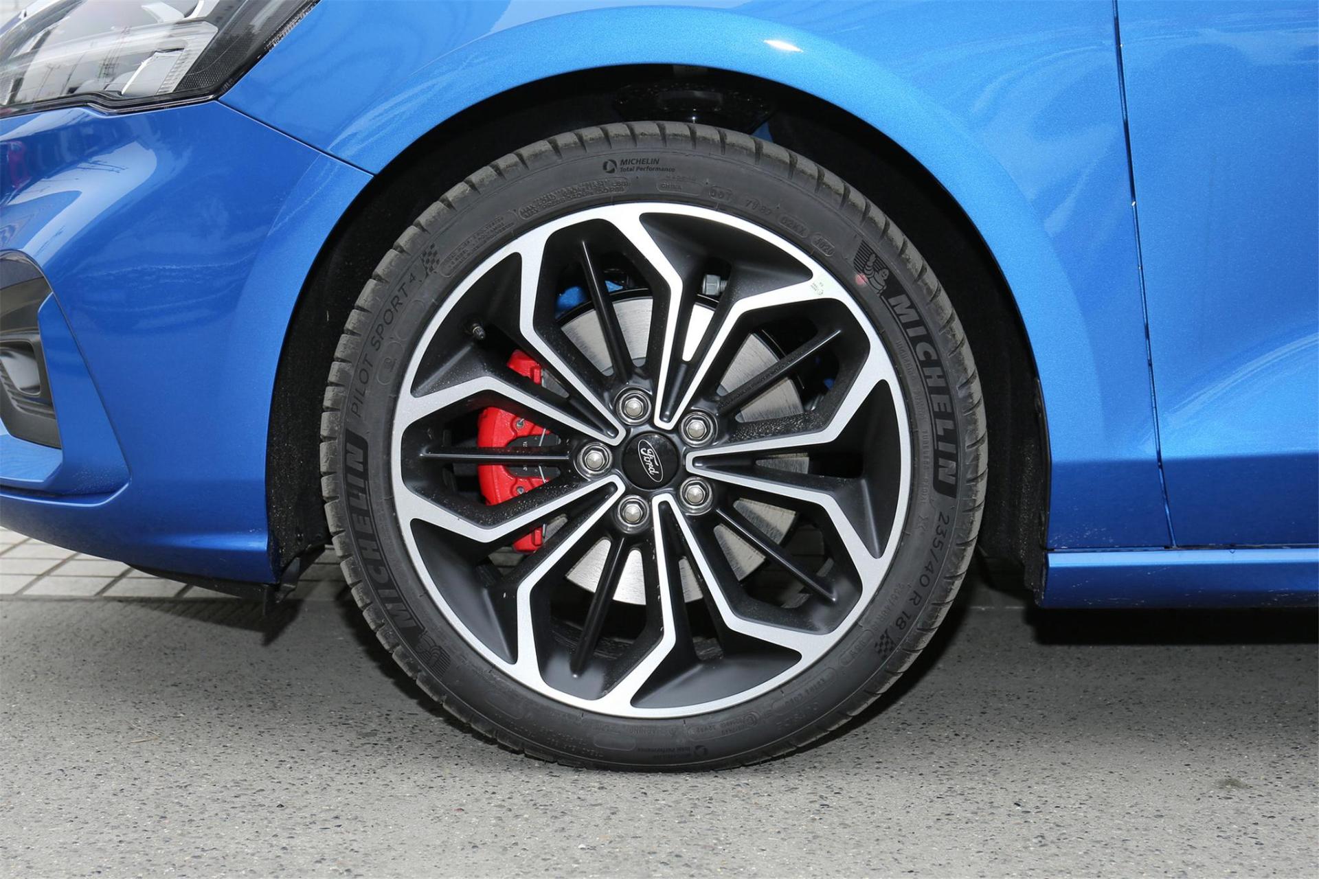 09福克斯1.8t两厢和三厢的区别,福克斯三厢买哪个版本性价比高