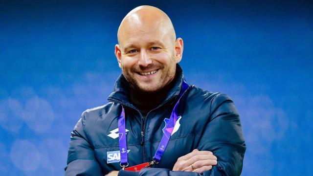 光头主管刮彩票，天才少帅点石成金，德甲村里开了一家黑店