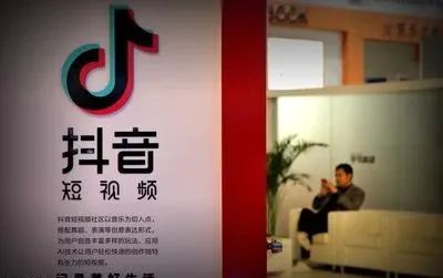 巨头加剧短视频“中场战事”，谁会成为“第二极”？