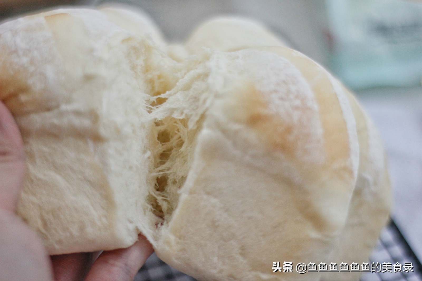 怎样用面包机做出松软拉丝的面包,用面包机如何做出松软拉丝的面包