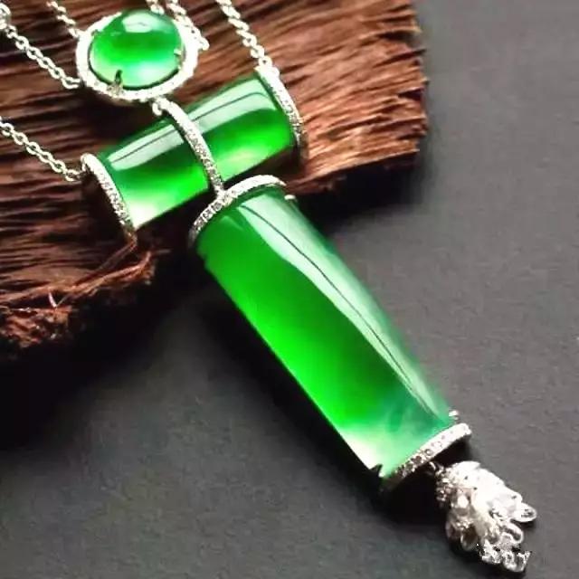 切出极品玻璃种翡翠,切出高冰翡翠