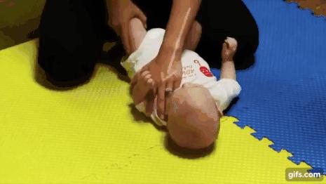 纠正宝宝斜颈最好的办法,宝宝斜颈要做什么操可以缓解