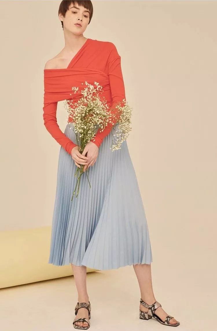 这20款惊艳的蓝色单品看一眼就迷上了。