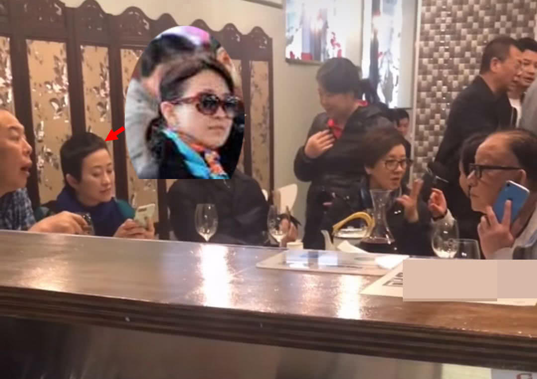 寮犻搧鏋椾笌8涓コ鏈嬪弸杩戠収,寮犻搧鏋楁渶婕備寒濂冲弸