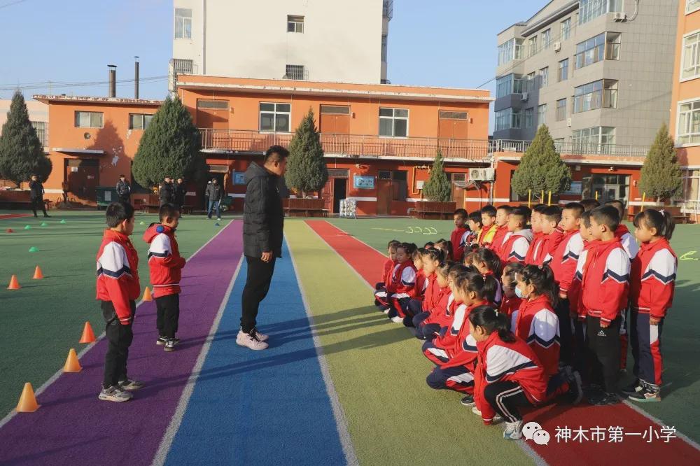 神木第一小学拔河比赛,小学体育优质课简报