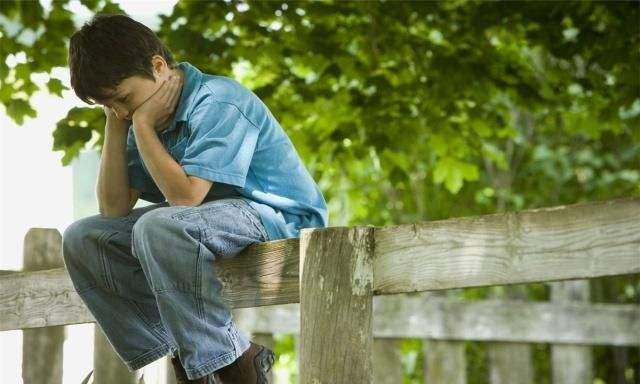 14岁男孩跟母亲睡,14岁男孩跟妈妈睡