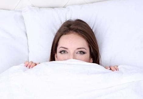 晒完被子为什么感觉被子有点潮,被子晒完为什么很热乎