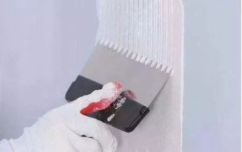 腻子粉打磨大面积脱层,天花板刚刮的腻子粉脱层怎么回事