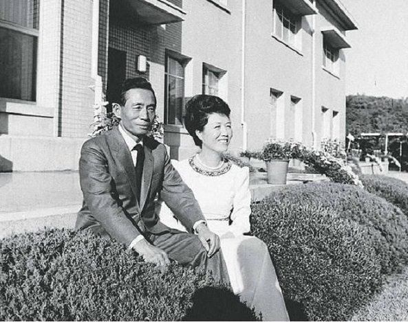 朴正熙妻子是谁,朴正熙朴槿惠关系