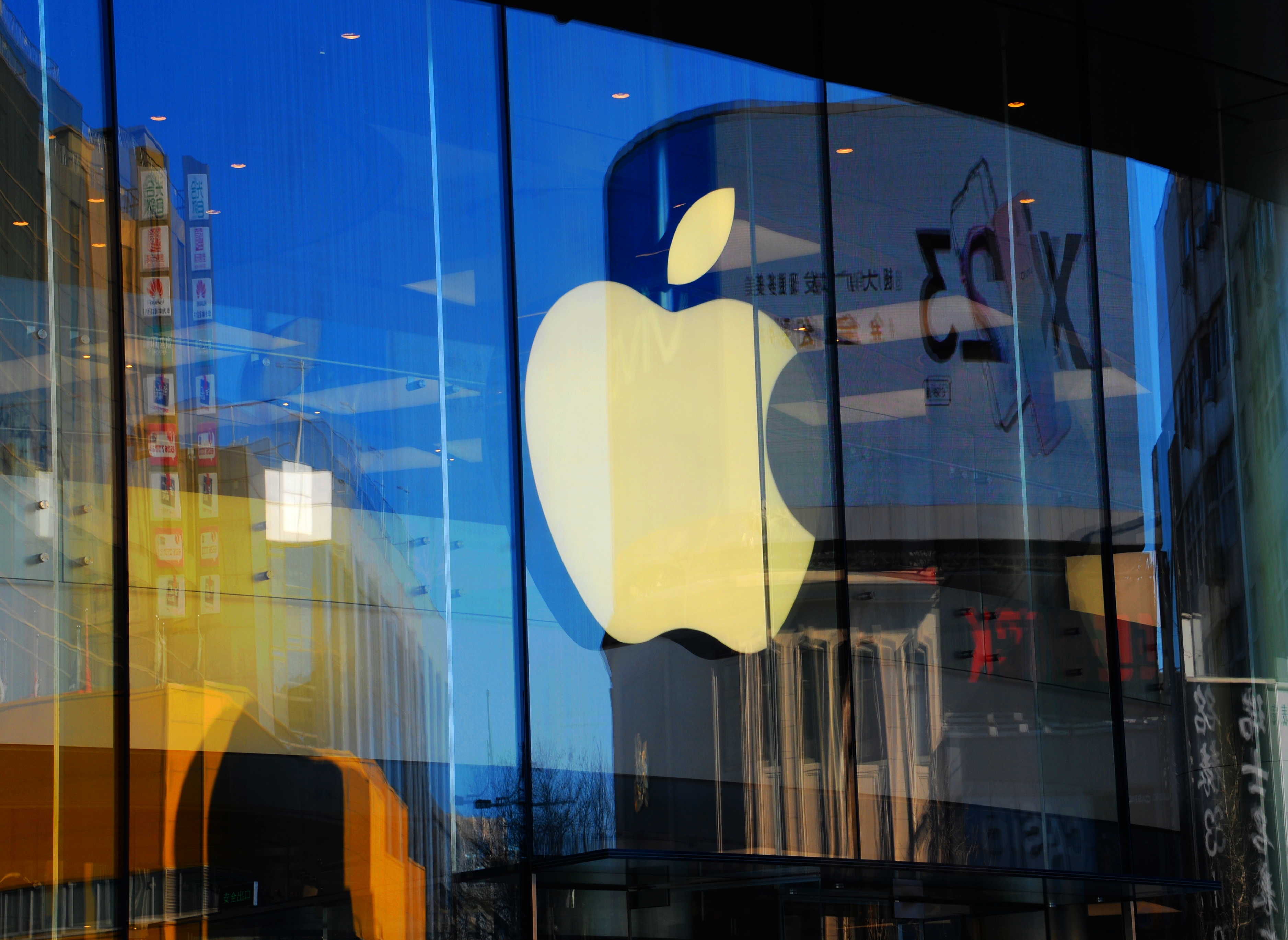 苹果中国区首次大范围降价：京东降，天猫降，拼多多也降