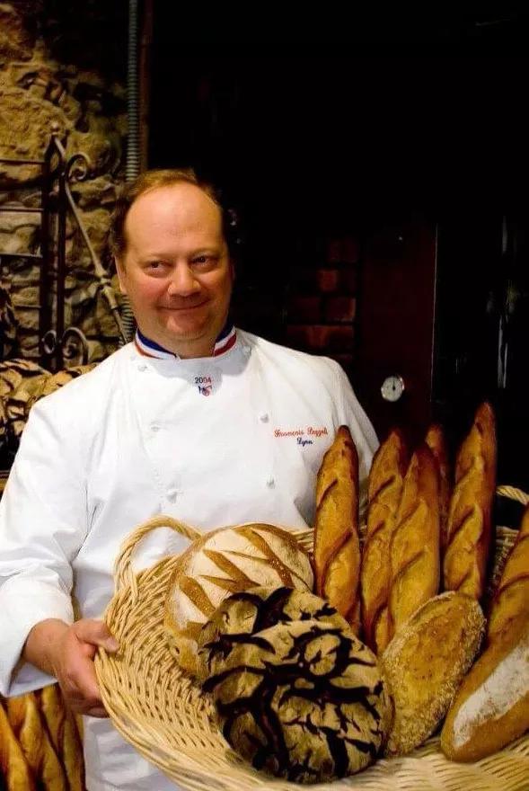 开一家蛋糕面包店赚钱吗,开早餐面包店赚钱吗