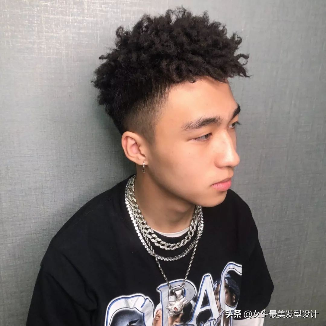 黑皮肤适合的发色卷发,黑皮肤适合烫什么发型好