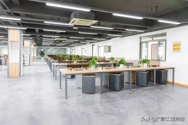 三雄极光和三雄照明区别,三雄极光极简灯