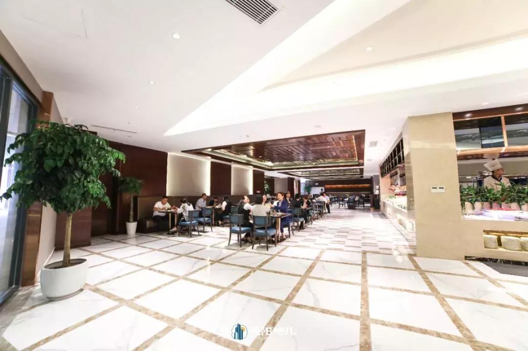 人均不到300的自助餐厅四星级酒店,海鲜自助高性价比酒店推荐