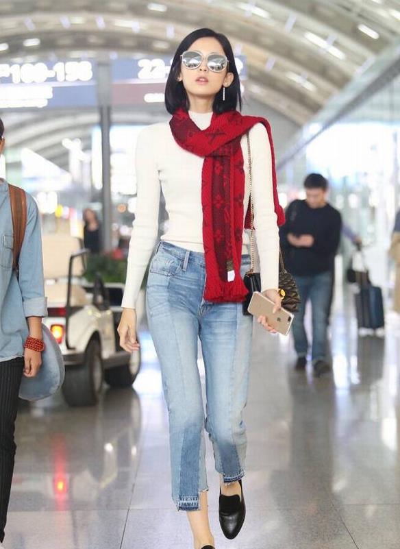 提升穿搭氛围感的秋冬围巾推荐,冬季红色羊绒围巾怎么搭配