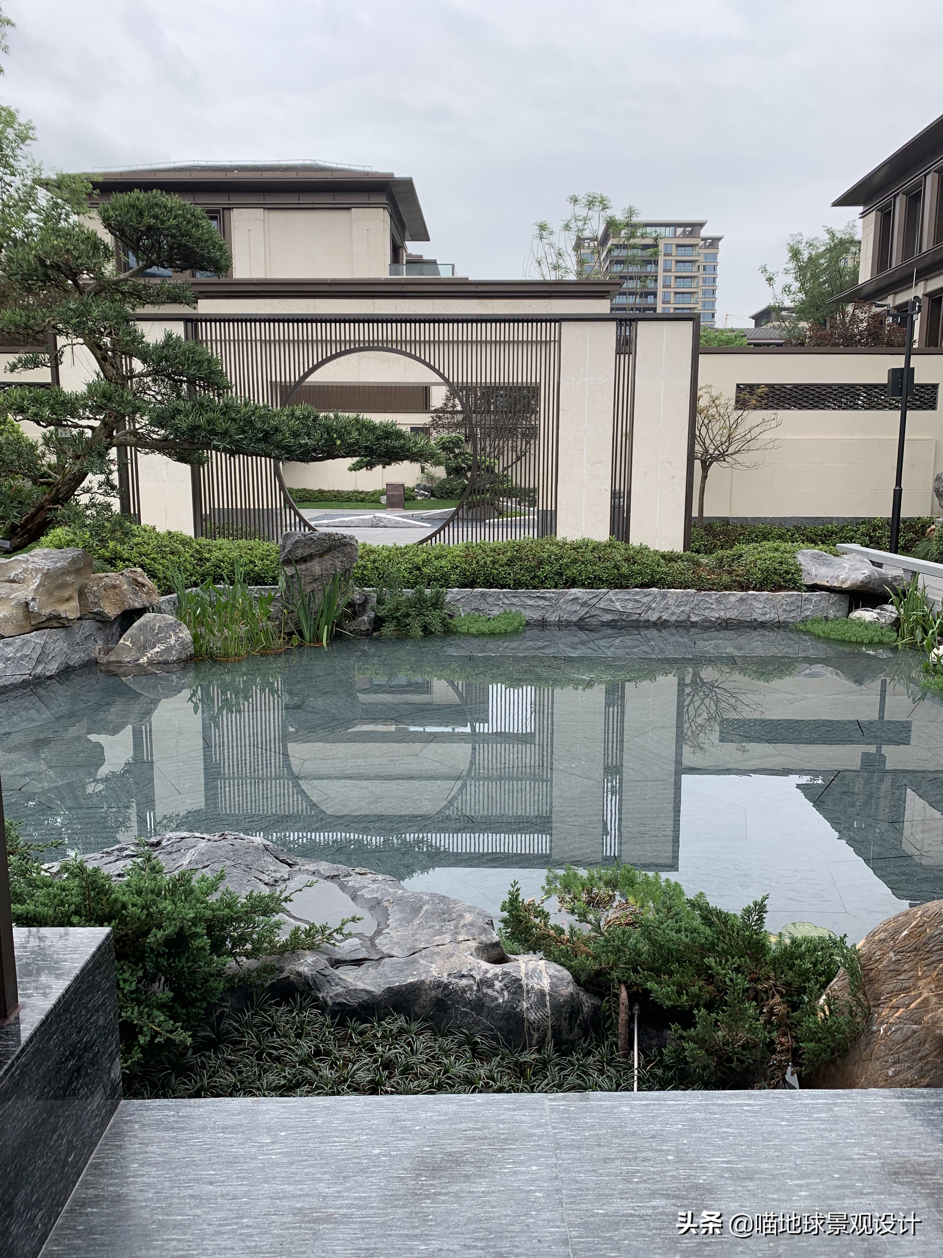 景墙圆形造型价格,简洁欧式庭院景观墙设计