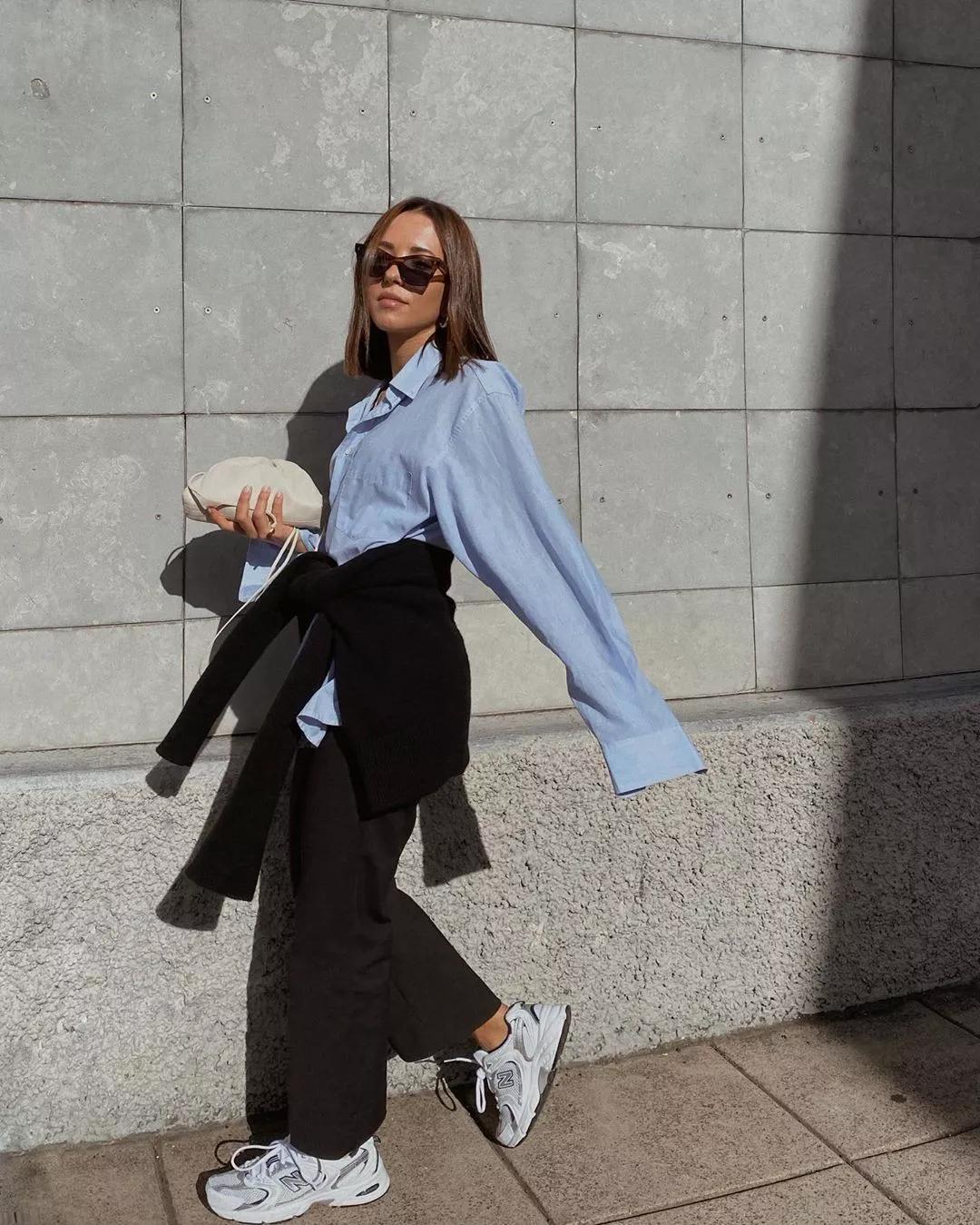 秋冬长款牛仔阔腿裤搭什么鞋好看,显瘦穿搭今年非常火的阔腿裤