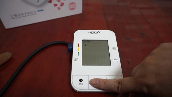 爱尔泰血氧饱和度仪,aicare电子臂式血压计