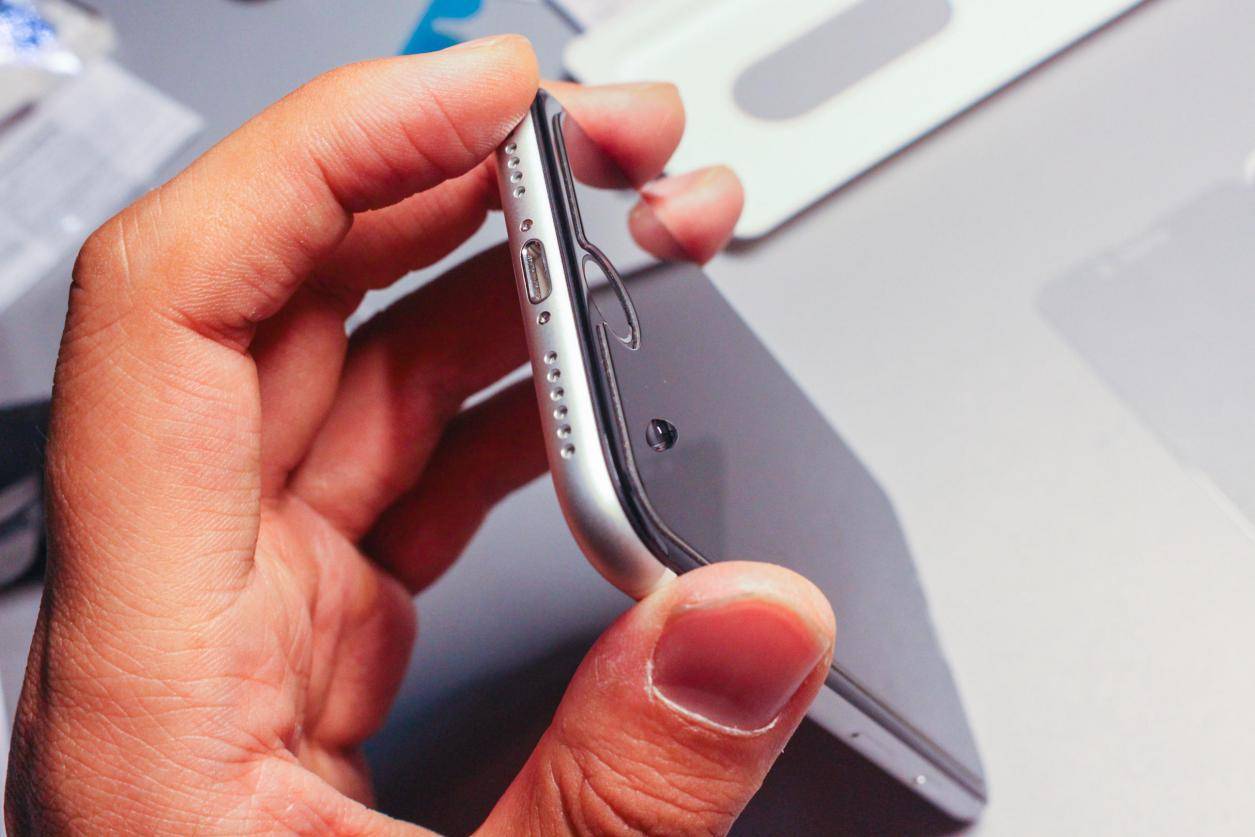 iphonese2钢化膜测评,iphonese2代钢化膜哪种好