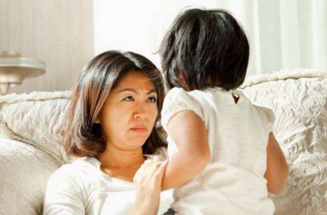 孩子有强烈的占有欲,孩子有社交欲望但不会社交