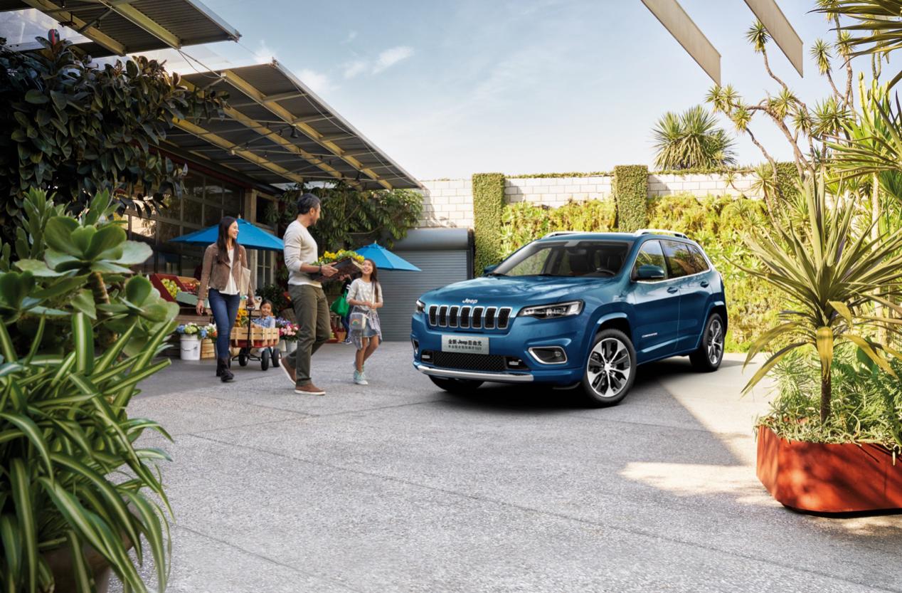 jeep2.2发动机,jeep自由光2.0四驱探享版落地价