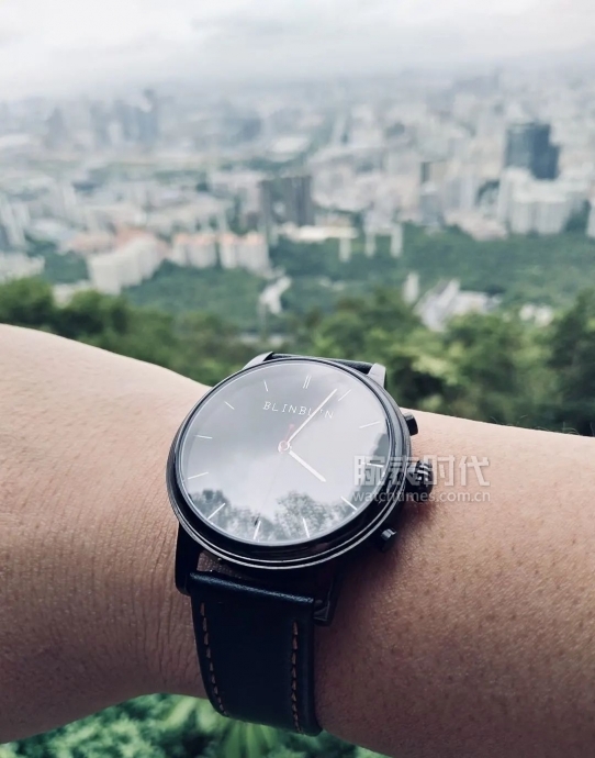 网友晒自己微信好友数量,网友晒1300手表